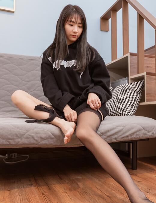  扒开末成年粉嫩的小缝图片